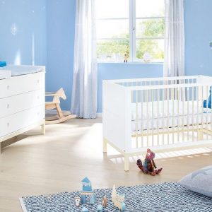 Pinolino® Babymöbel-Set »Skadi«, (Spar-Set, 2-St), breit, FSC®-Holz aus gewissenhaft bewirtschafteten Wäldern; mit Kinderbett und Wickelkommode