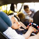 Was bei langen Autofahrten mit Babys zu beachten ist