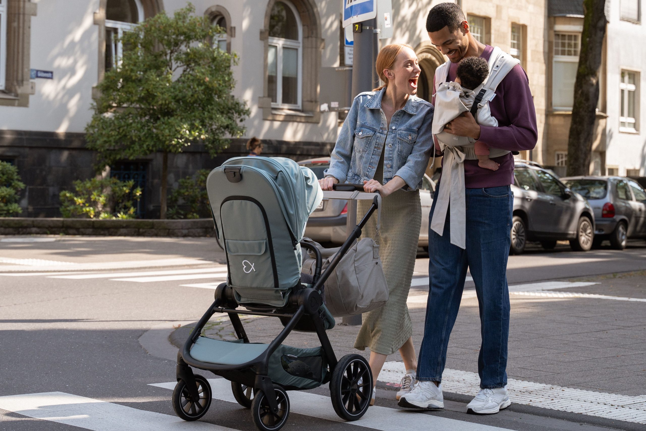 ELSA & EMIL bringt neue Babytrage in Zusammenarbeit mit Hebamme Maike Campen auf den Markt