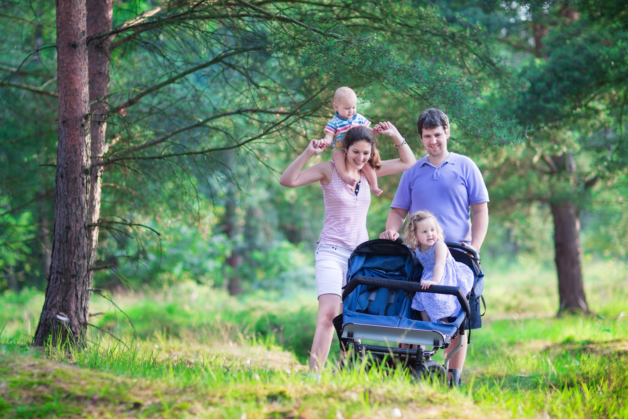 Wenn zwei Kinder gleichzeitig mitwollen: Mobilität für Familien mit mehreren Kleinen
