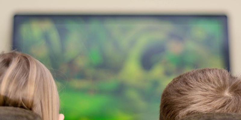 Fernseher für Kinder – das sollten Eltern bedenken und wissen