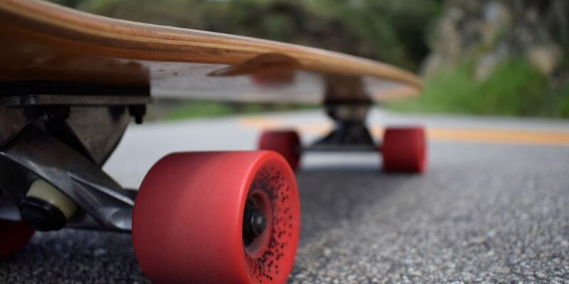 Longboard für Kinder: 6 Tipps, worauf Eltern achten sollten