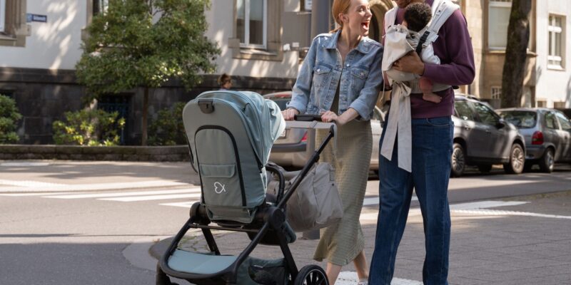 ELSA & EMIL bringt neue Babytrage in Zusammenarbeit mit Hebamme Maike Campen auf den Markt