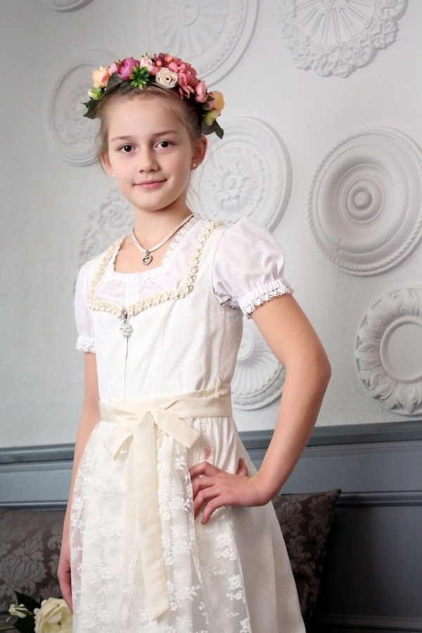 Pezzo D’oro Dirndl »Kommuniondirndl Farbe creme, Kommunionkleid mit Spitzenschürze, aus feinem Jacquard, leicht glänzend«