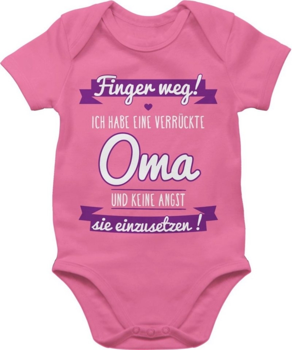Shirtracer Shirtbody »Ich habe eine verrückte Oma Lila – Statement Sprüche Baby – Baby Body Kurzarm« Spruch Sprüchen Spruchshirt Kleidung Strampler…