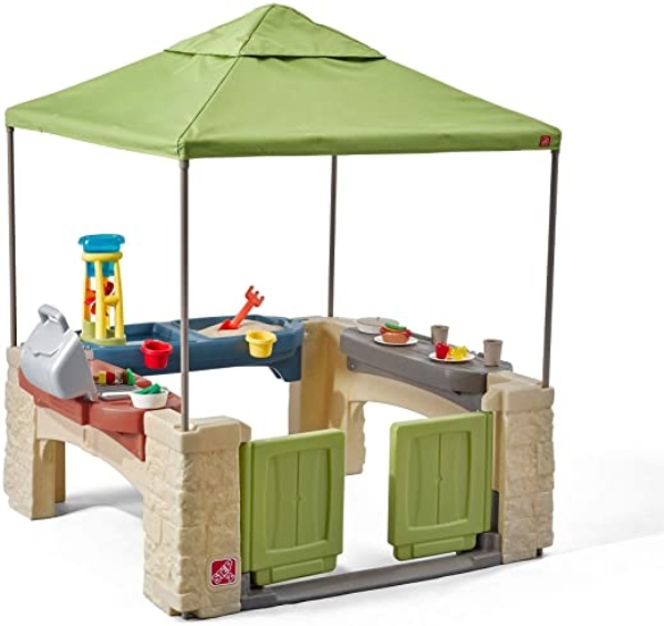 Step2 All Around Speelpatio Spielhaus | Kunststoff Patio für Kinder mit Küche & Zubehör | Inklusive Sand und Wasserspieltisch